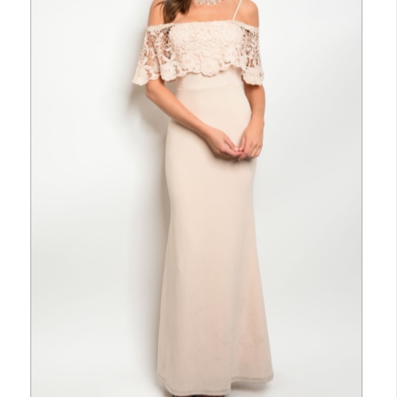 Dresses & Skirts - 🆑 Blush Floral Overlay Dress